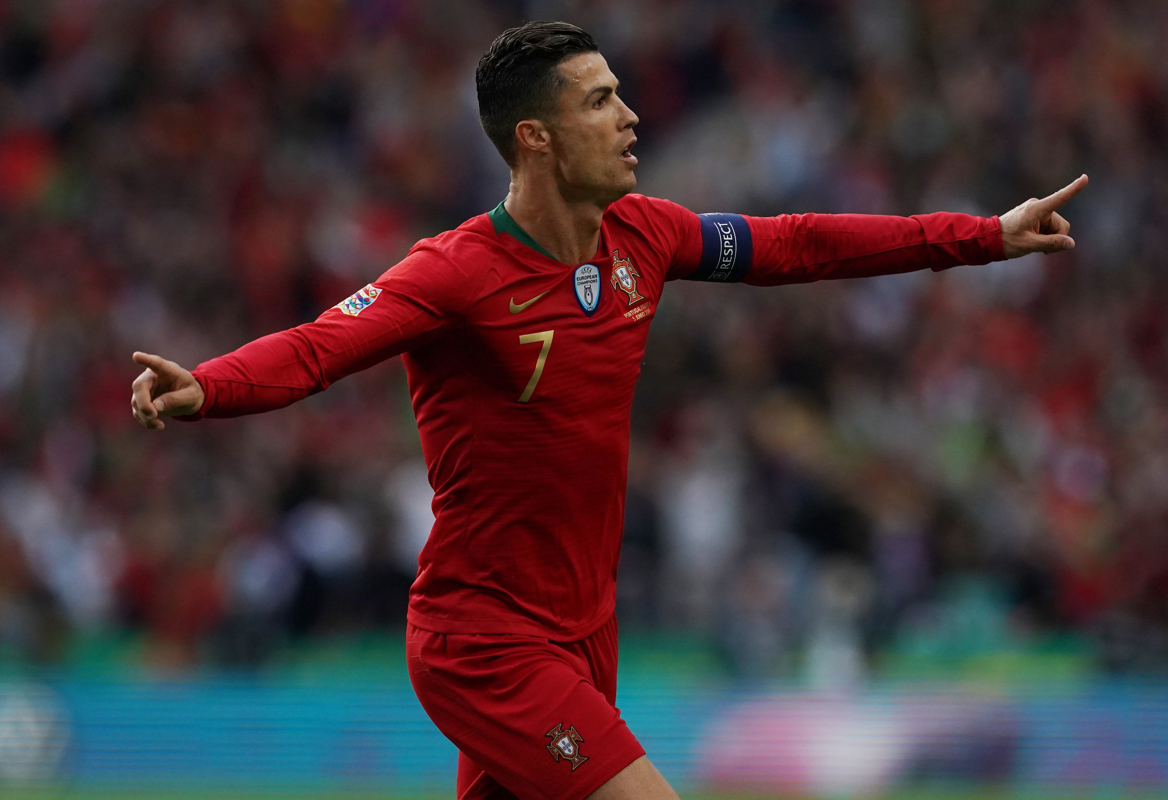 آلان هدسون يطالب بحذف سجلاته مع المنتخب الإنجليزي بسبب التجاهل التاريخي