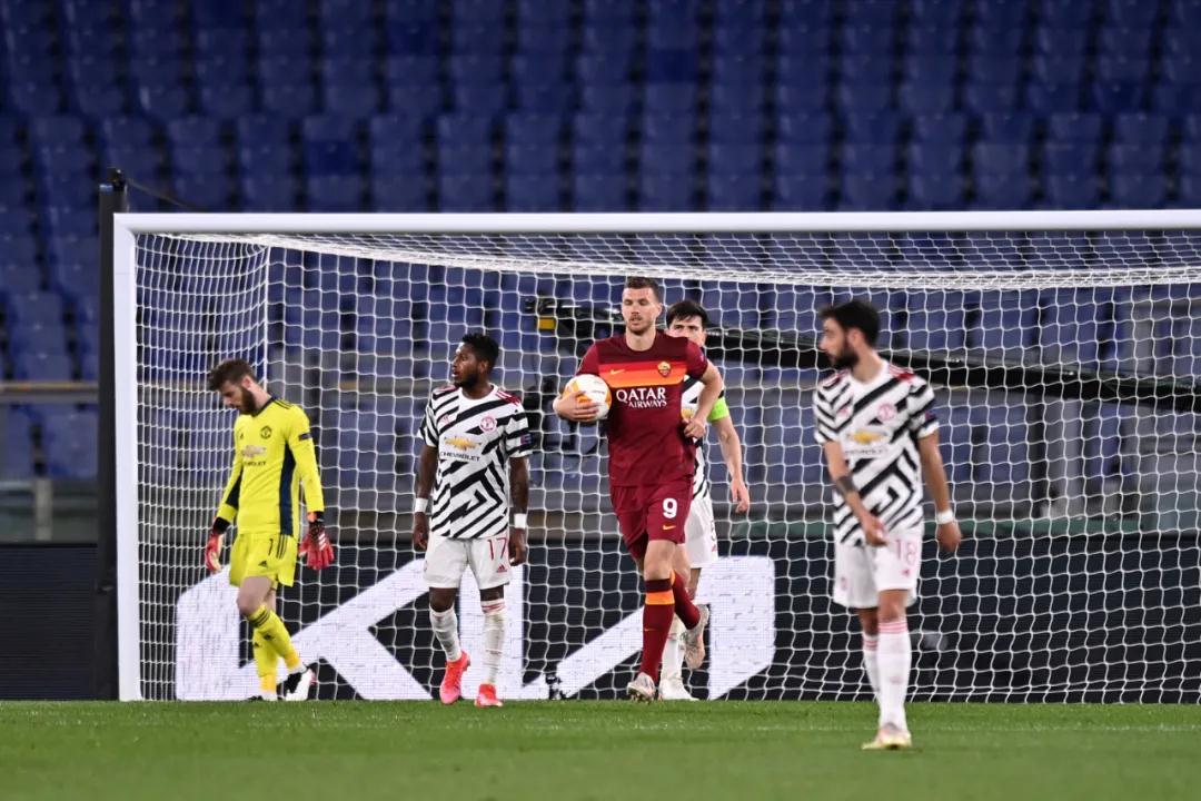 برشلونة يواجه أتلتيكو مدريد في قمة مثيرة بالليغا الإسبانية