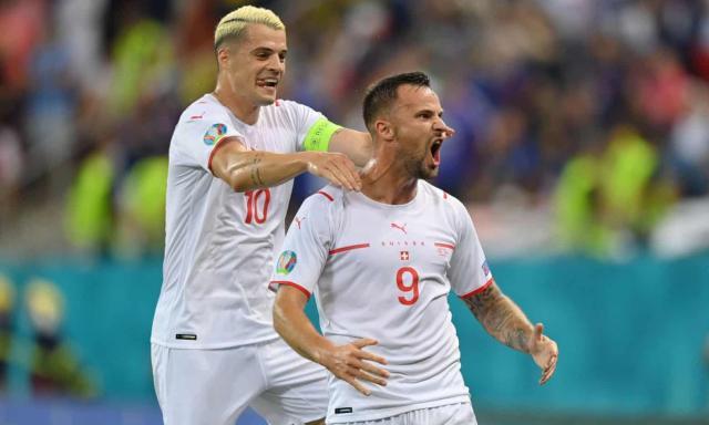 الاتحاد الإنجليزي يقرر التخلص التدريجي من ضربات الرأس للاعبين الصغار